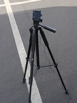 3 FOOT TRIPOD EXCELLENT CONDITION