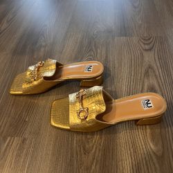 New With No Tag Size 9 Women's GOLD  Croc-Embossed Slide Sandals