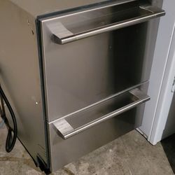 Stainless steel Fisher & Paykell dishwasher 