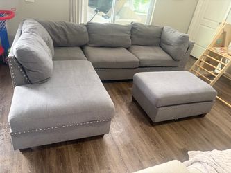 Gray sectional couch with ottoman ( Delivery available)