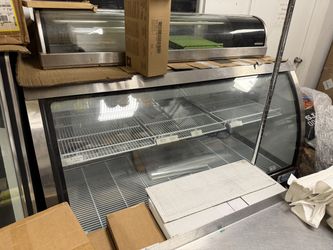 Avantco 64” Refrigerated Deli Display Case