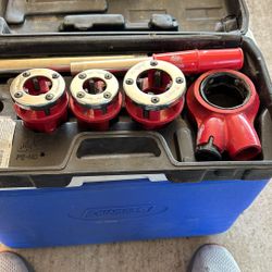 Ratcheting Pipe Threader 1/2 1