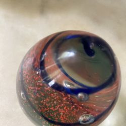 Beaut Art Glass Paperweight 