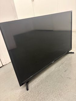 Samsung 32-inch flat-screen smart LED TV