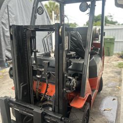 Toyota Forklift w/ Side shift