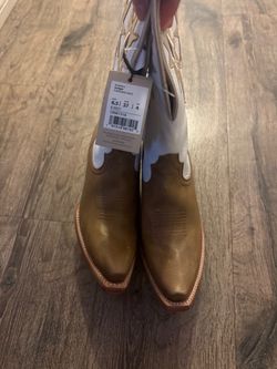 ARIAT WOMEN'S STARLIGHT WESTERN BOOTS - SNIP TOE size 6.5 retail $249