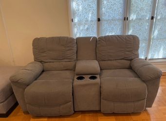 La-z-boy loveseat power recliner with console