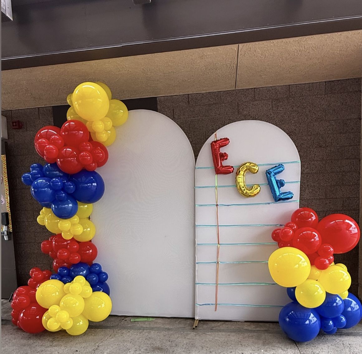 BALLOON ARCH AND DECOR UNDER $130