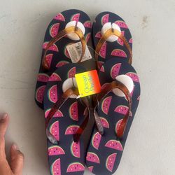 Op Beach and pool sandals for girls