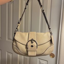 Vintage Coach Soho Y2k flap Shoulder Bag F10910 in Beige/Tan Pebbled Leather