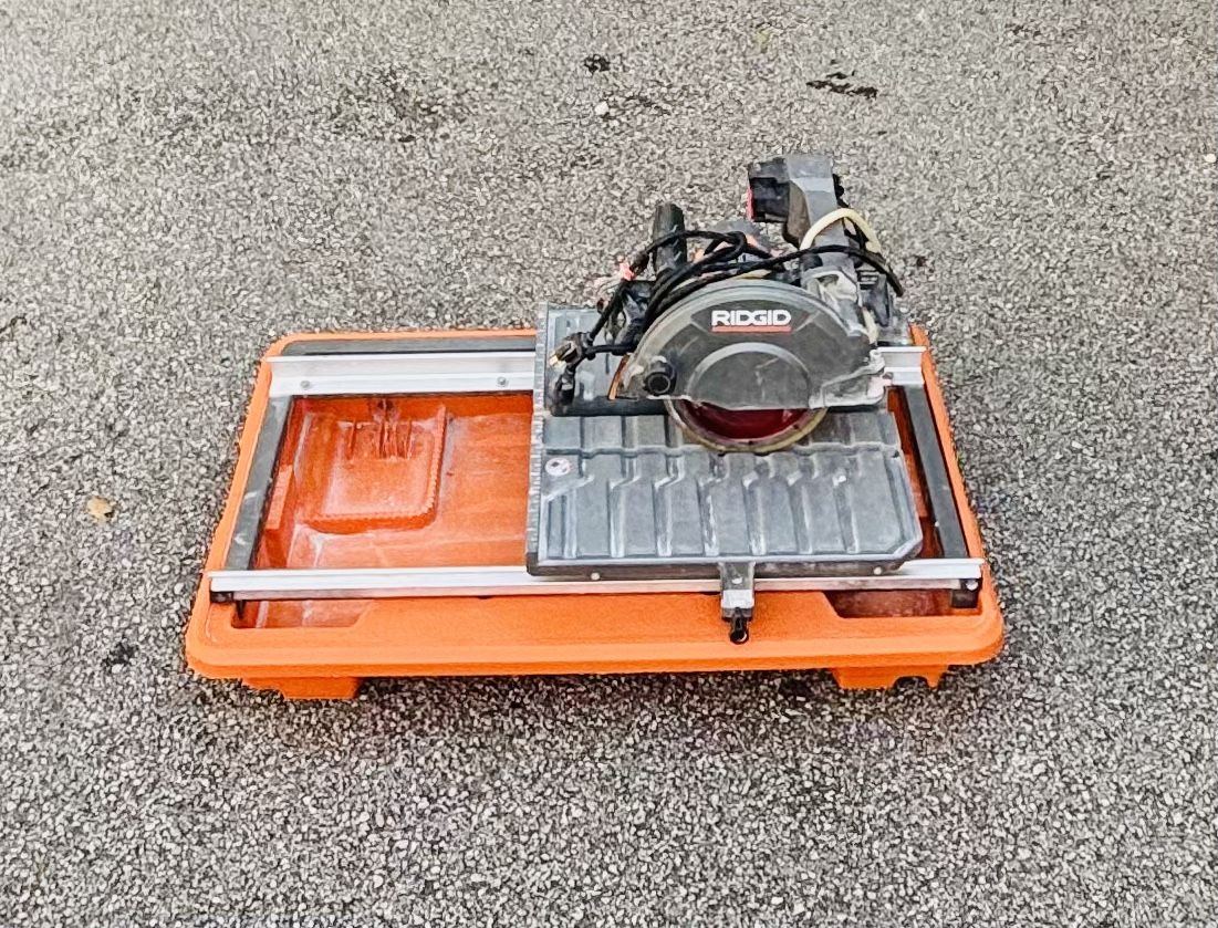 RIDGID 9-Amp 7” Wet Tile Saw