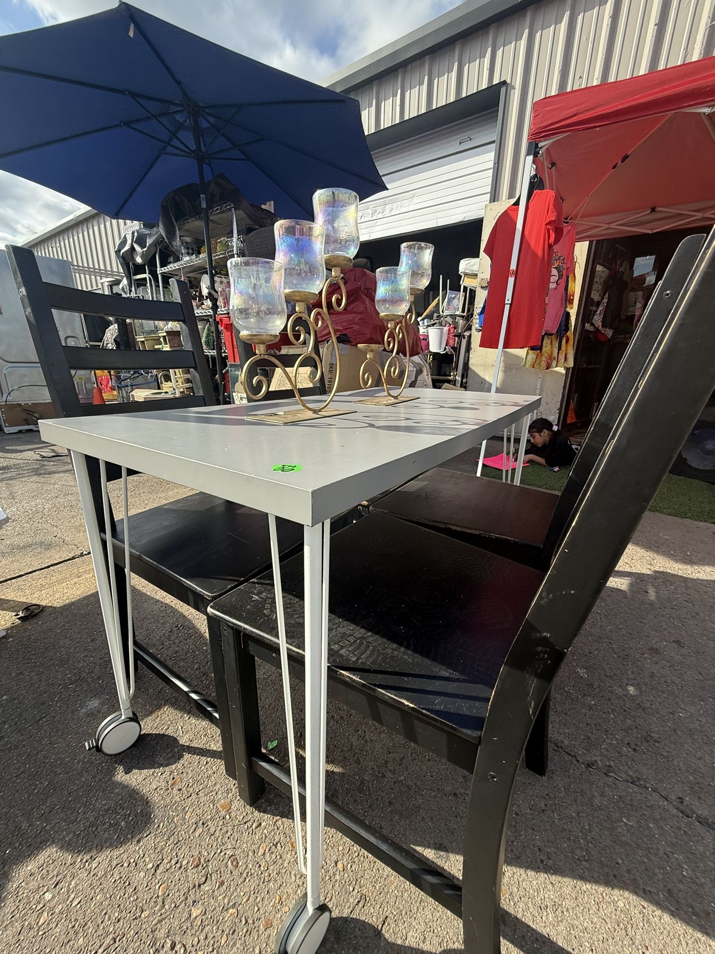Dining Table W/4 Chairs $50