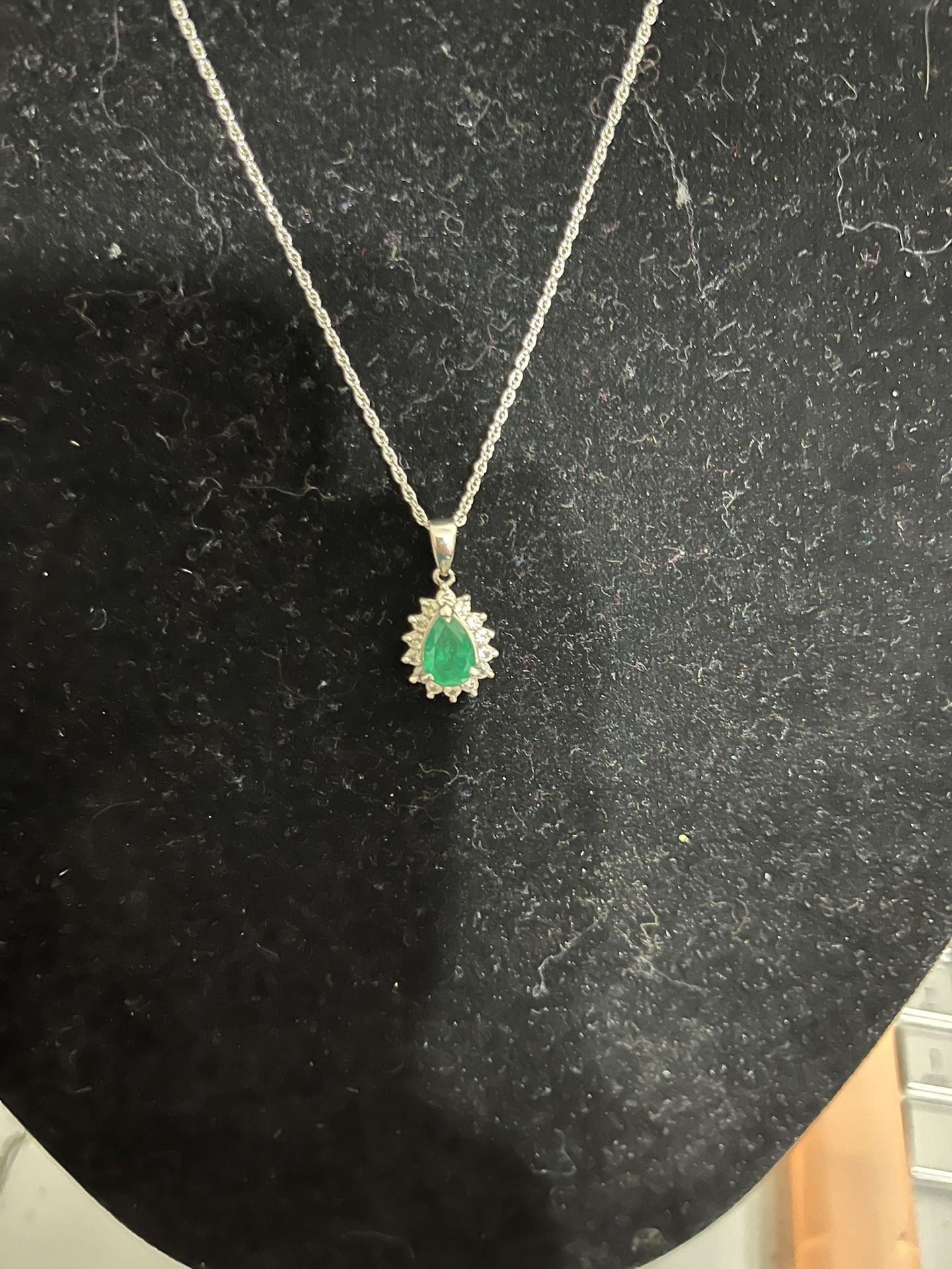 1.35 Ct Natural Emerald And diamond pt 900 Platinum Pendant For Necklace