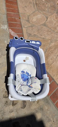 Baby Bath Tub with Temperature Reading!