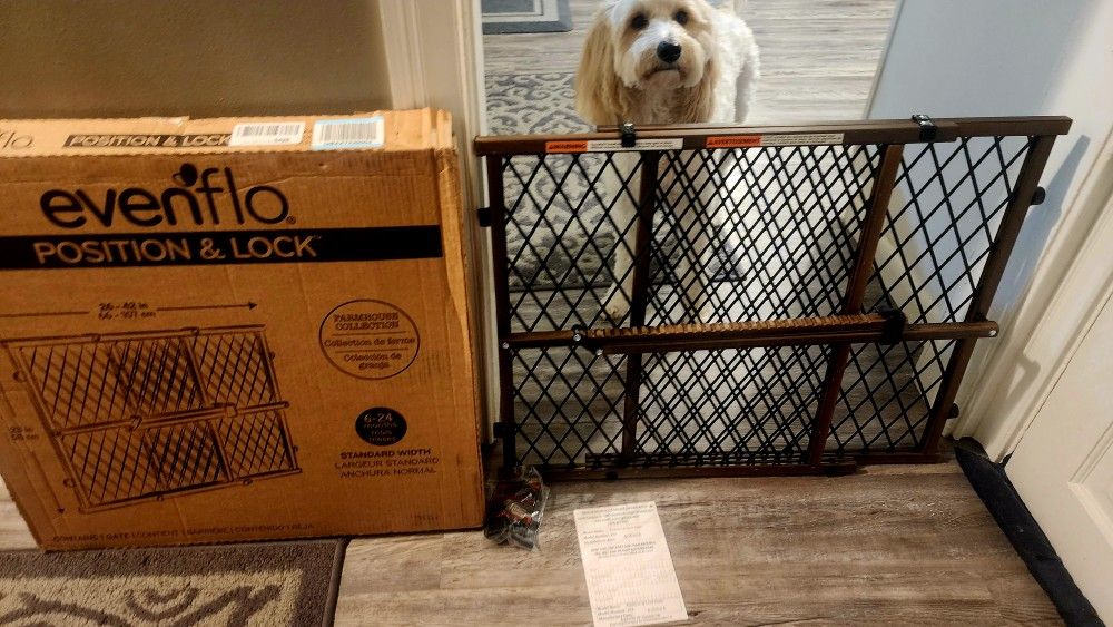 Brand New Evenflo Farmhouse Collection Position & Lock Baby / Pet Gate BNIB Never Used