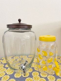 Glass dispenser with free plastic lemon dispenser ⬇️🟥⬇️