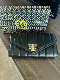 TORY BURCH KIRA CHEVRON CHAIN WALLET for Sale in Phoenix, AZ - OfferUp