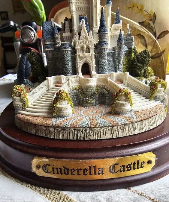 Vintage Fraser Design The Disney Collection Cinderella Castle