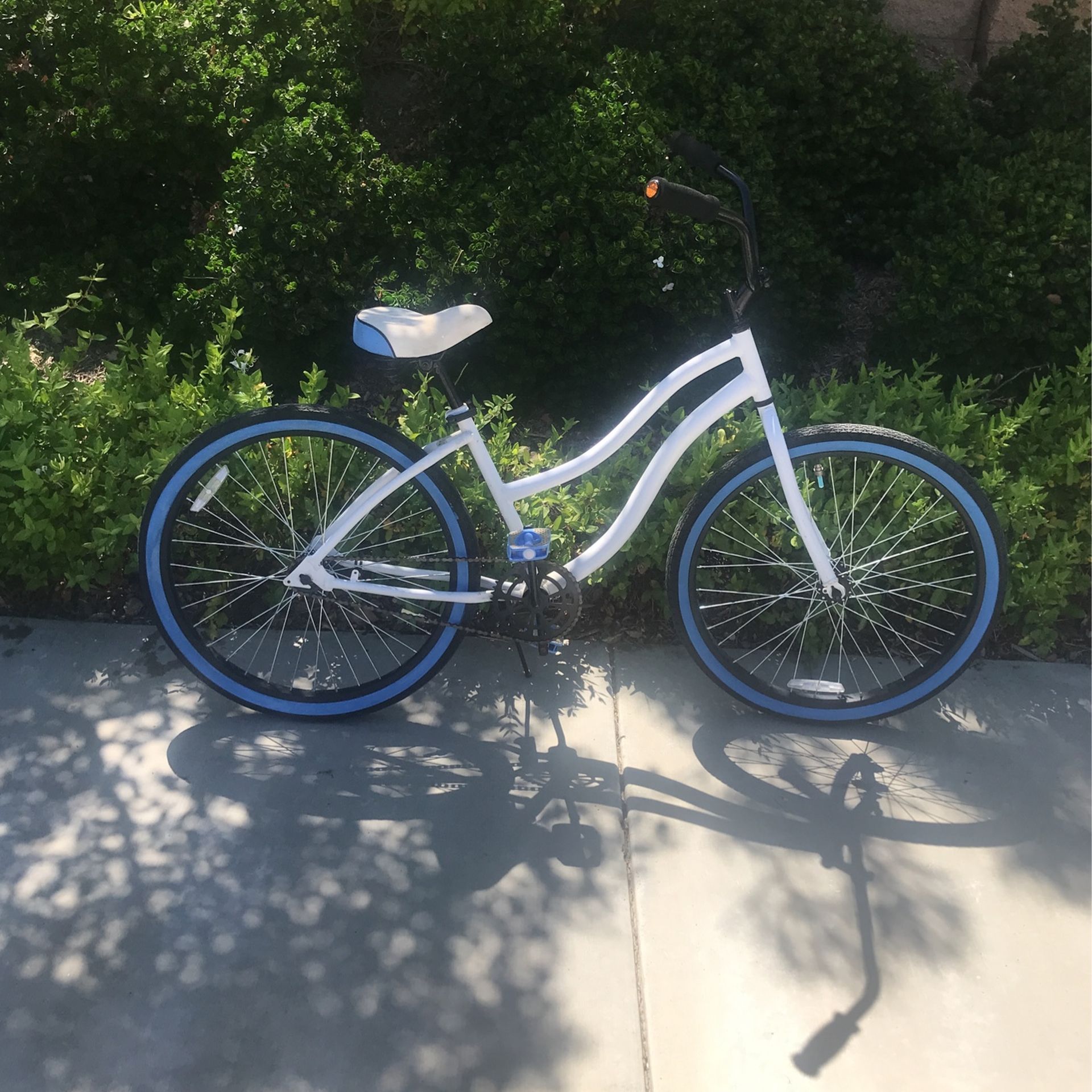 26” Huffy Cranbrook Ladies White Beach Cruiser