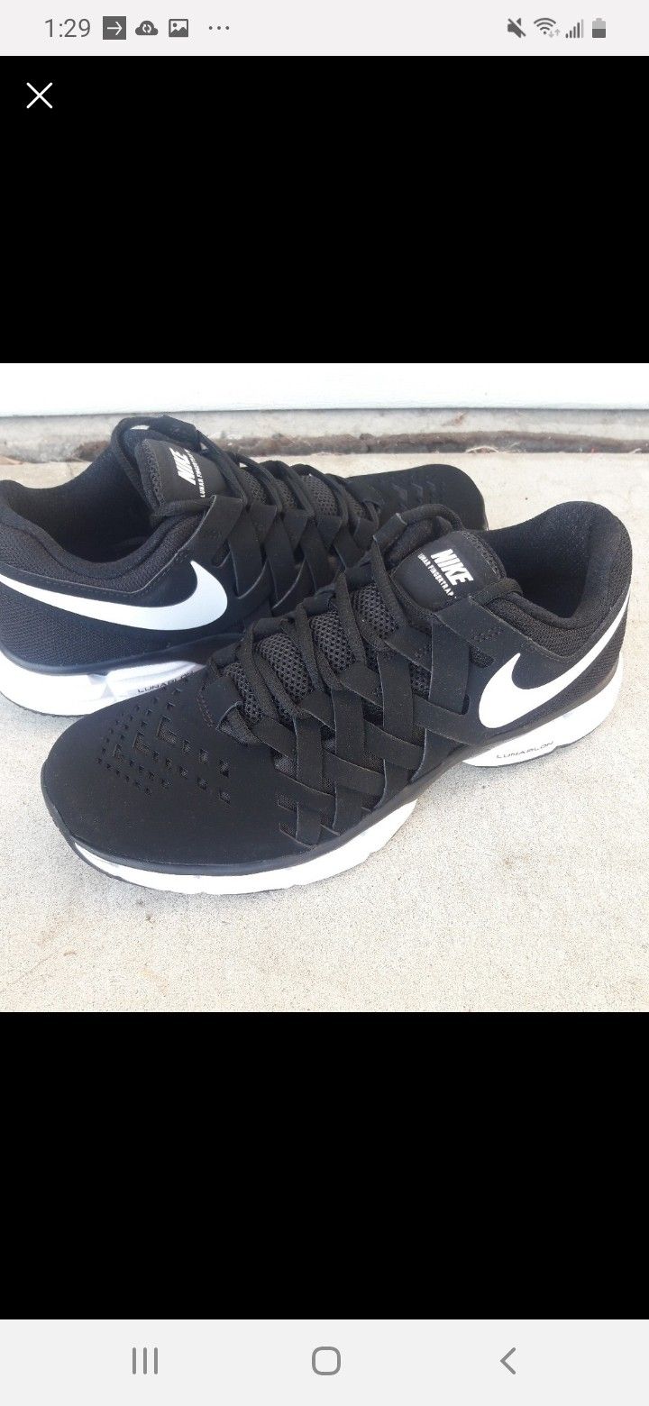Nike Men's Size 10.5 / Women's Size 12