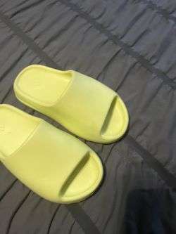 Yeezy Slides 