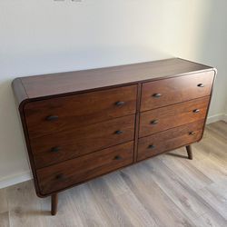New 61’ Mcm dresser / free delivery