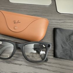 Ray-Ban Meta Wayfarer (Gen 1) – Standard Size Matte Black Frame with Clear to Graphite Green Transition Lenses