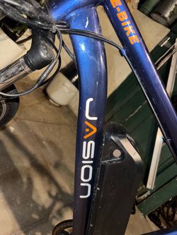 Electric bike for sale Not charged. Not 🔑.  Turn on the light.