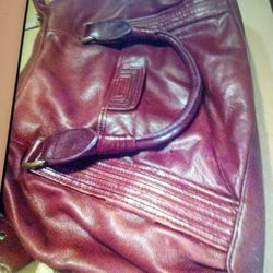 TAHARI LEATHER HANDBAG