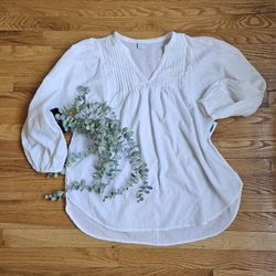 Old Navy nwt size medium white Oversized Swiss-Dot Split-Neck Tunic Top blouse shirt Split V-neck, with banded collar. Pintucked pleats at front yoke;