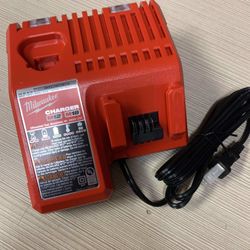 Milwaukee New Charger 12M -18M Nuevo