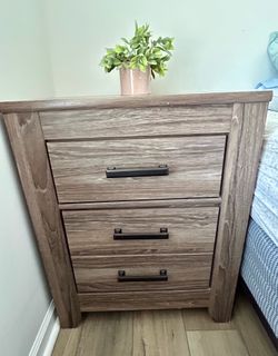 Dresser with nightstands