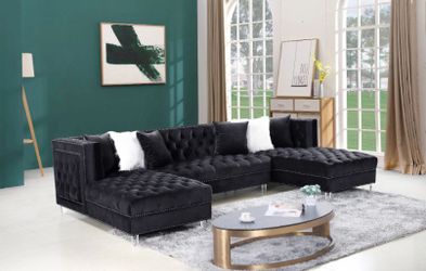 Camila 3PC Tufted Velvet Sectional w Pillows