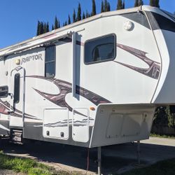 2012 Keystone Raptor