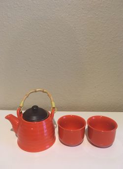 6” tall tea kettle with 2 cups