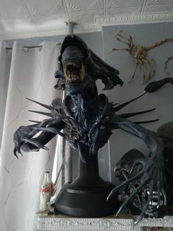 Alien Queen Deluxe Large bust as is $1800