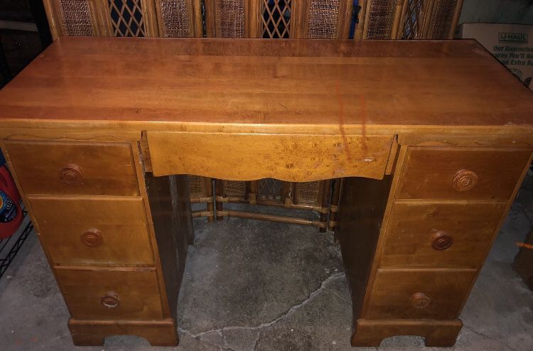 Burns Jamestown Wood Youth Desk Great Condition
