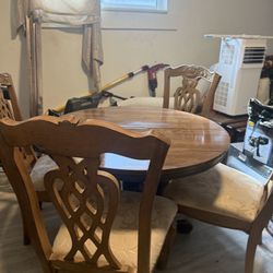 Table With 4 Chairs 