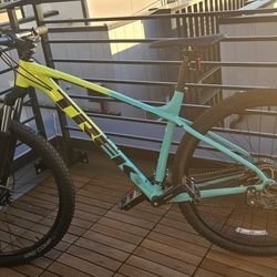 Marlin 5 Trek Large Mountain Bike Gen 2