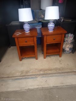 Night stands with lamps