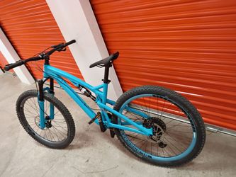 Full suspension diamondback mountain bike