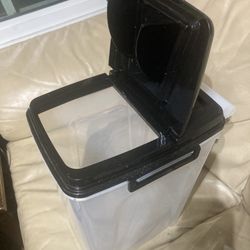 Small Plastic Animal Food Container 