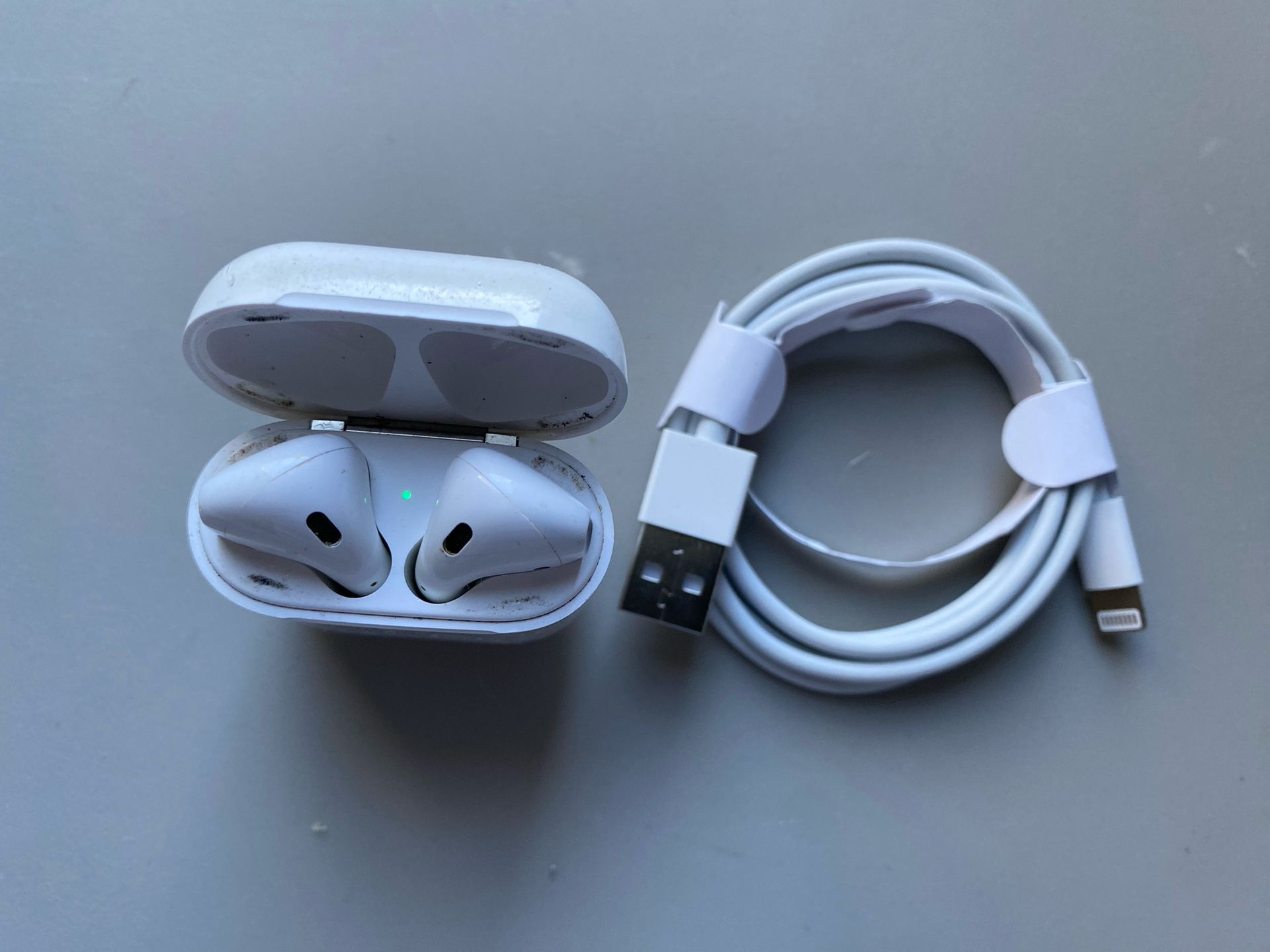 Apple AirPods A2031 Wireless Earbuds