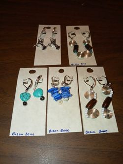 Lever hook earrings.