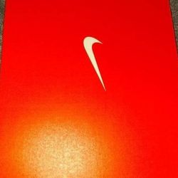 New in Box Nike Gray /orange  boys 6.5 (4o2 383 391o)