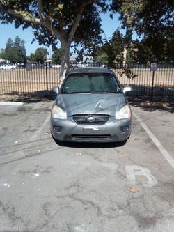 2008 KIA Rondo