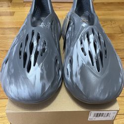 DS Men’s Adidas Yeezy Foam RNR “MX Granite” - IE4931 - Size: 11 