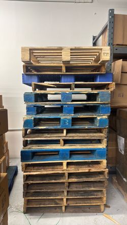 FREE PALLETS COME UP PICK UP