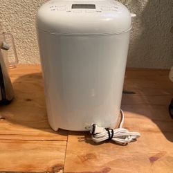 Amazon Basics Bread Maker