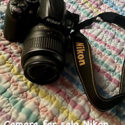 Nikon D3000 Camera 